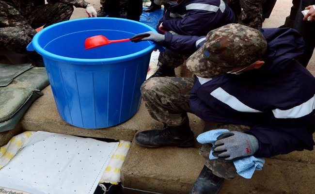 국방부는 군부대 토양 오염 '환경 점검'에 개방해야 한다bizeco.kr/news/newsview.…