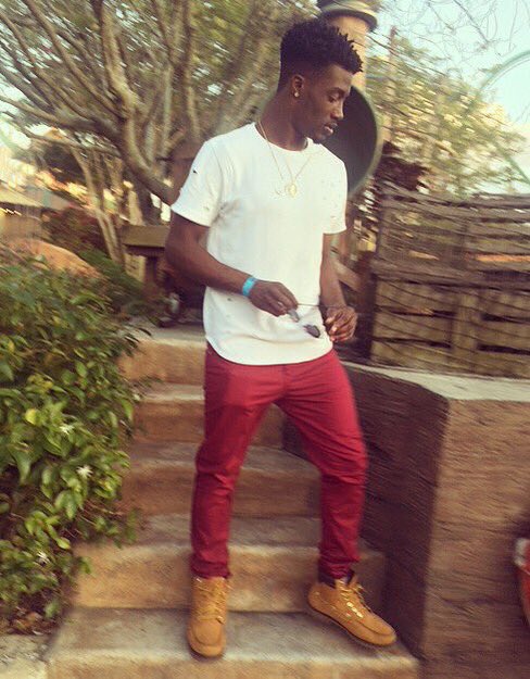 Drippin2k16's tweet photo. Ain't Gotta Give Em To Much π€π€ #DillardGradBash2k16 #BrowardsFinest DHS students Vote @_TheValentino Prom King https://t.co/JtJdftAMns