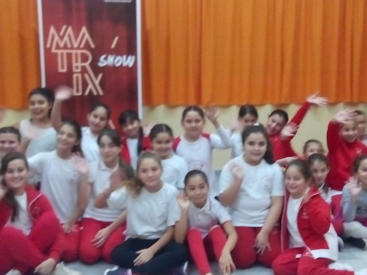 MatrixDanceShow's tweet photo. Mas fotos de las chicas!! #alumnas #entrevista #matrixproducciones #matrixdance #matrixshow #graciasporserparte https://t.co/CmiuzlZ1E5