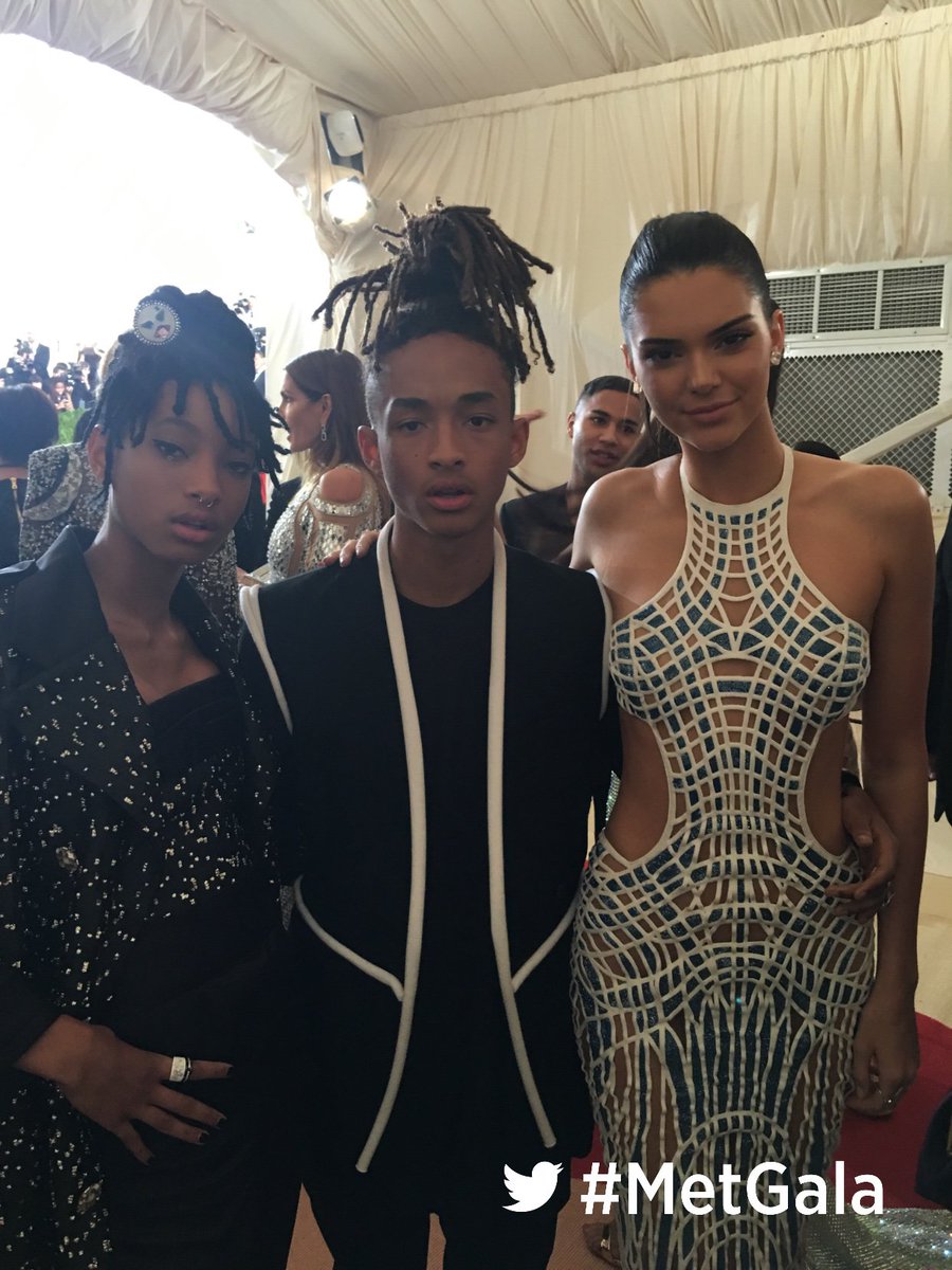 voguemagazine's tweet photo. Look who's here! @OfficialWillow @officialjaden @KendallJenner #MetGala https://t.co/mCi5qAIx9m