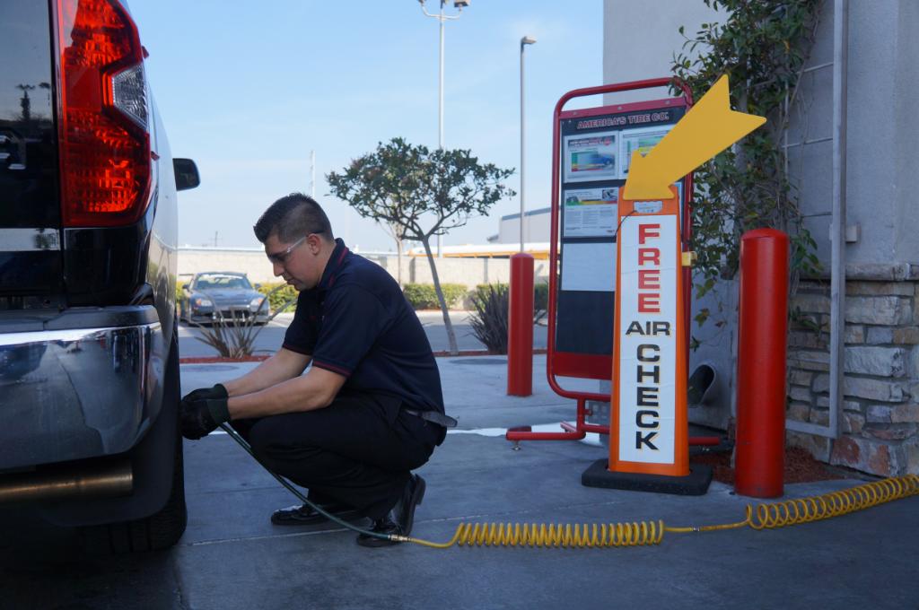 DiscountTire's tweet photo. We know how busy your day can get, that is why we are here to remind you, #FREEaircheck! https://t.co/j2mCahz7by https://t.co/ZyuHEzVyYB