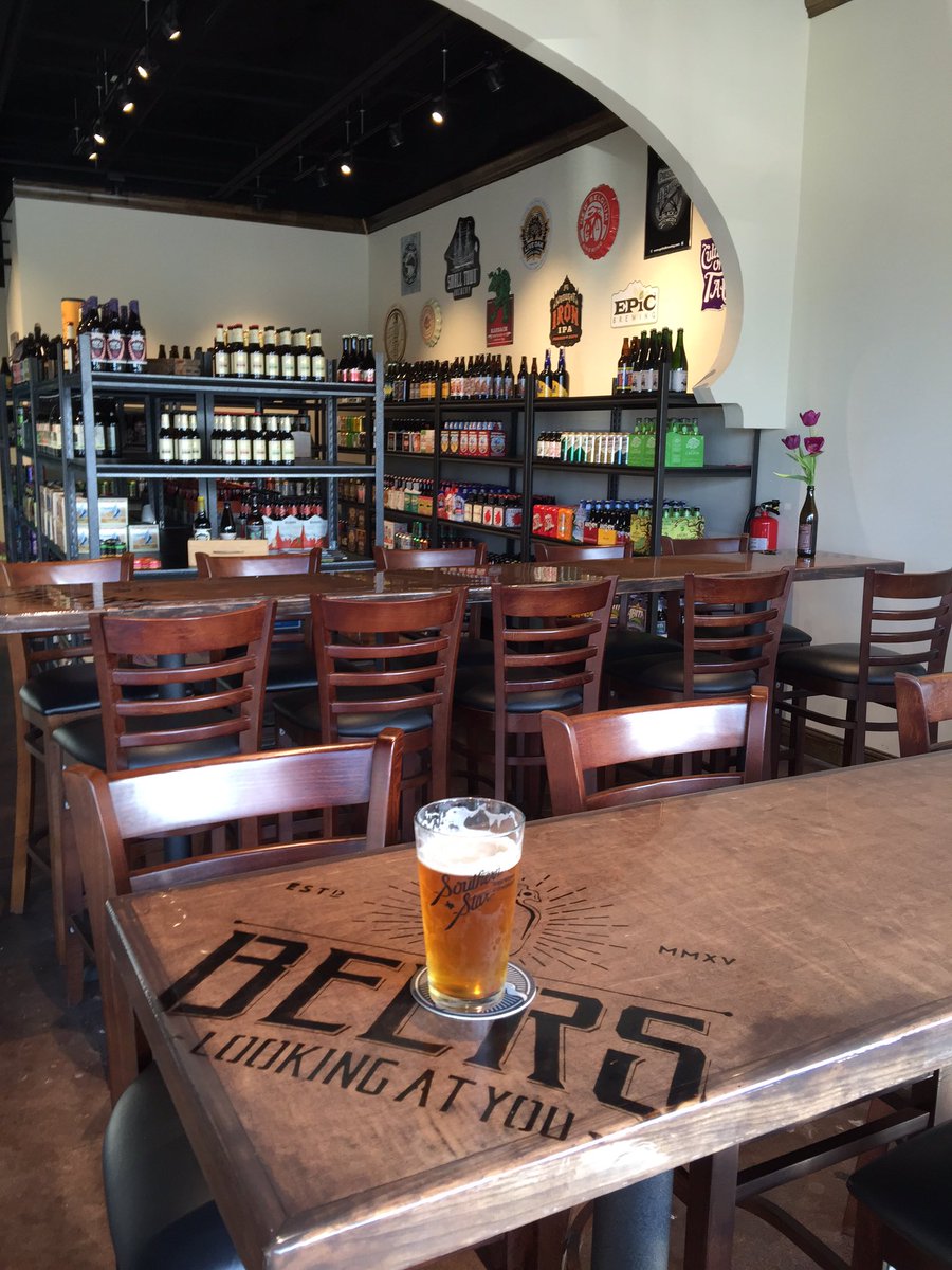 GalacticCoast's tweet photo. Checking out a cool new Tap Room - Growler Fill - Bottle Shop hybrid concept. #beerslookingatu https://t.co/GHJTVJ0Pmv