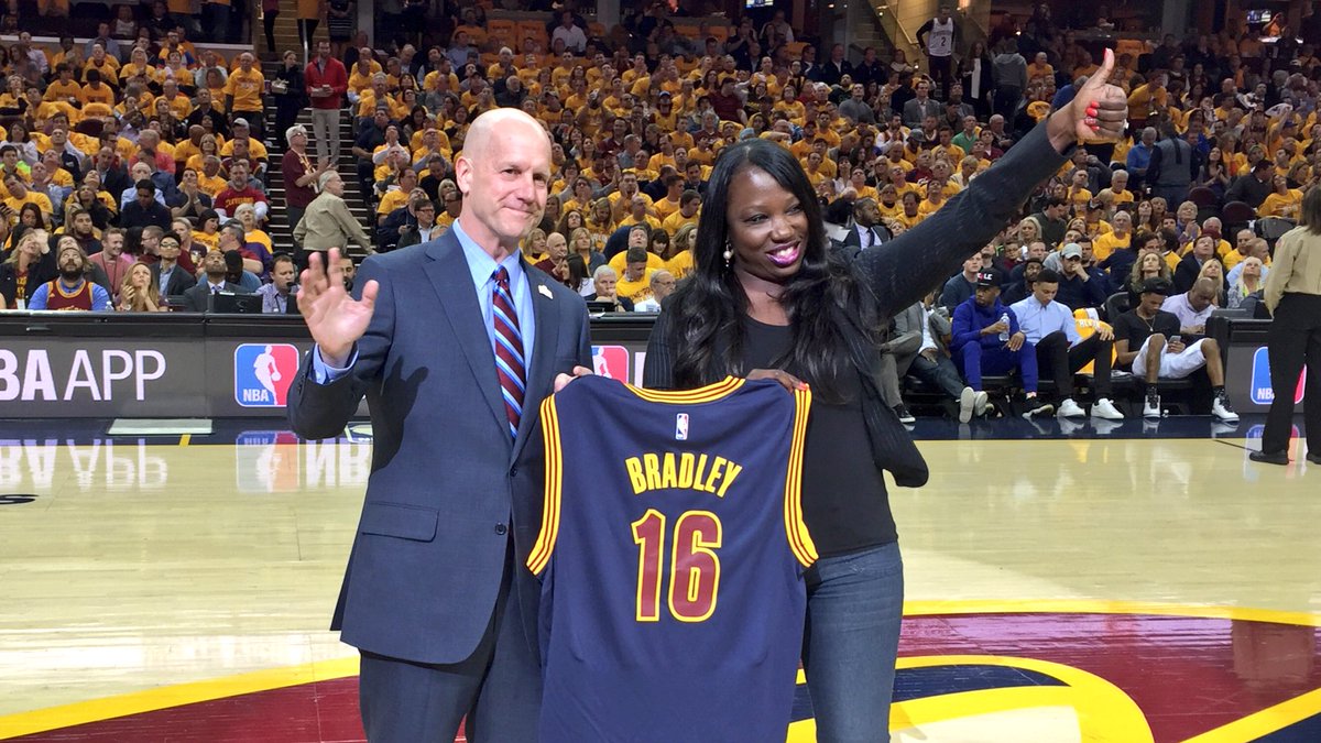 cavs's tweet photo. Congrats to Anita Bradley, our 2nd #DIFFMaker, who works tirelessly to help NEO people recover from substance abuse! https://t.co/srzEBS4QxJ