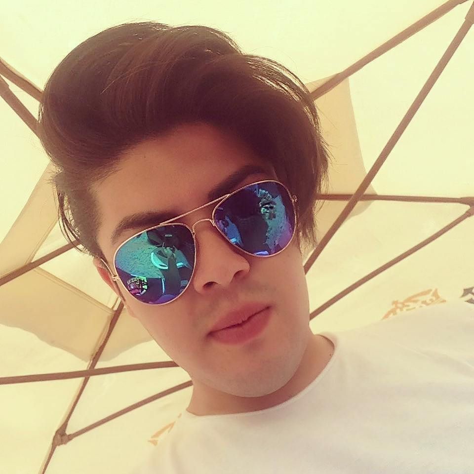 CristalHurtadoR's tweet photo. #guapoo #gay #gayboy #gaylife #gaymen #acagay #acapulquito #calor #vacation #guerrero #sunglasses #sinbarba #sinpei… https://t.co/FM5xNjesLj