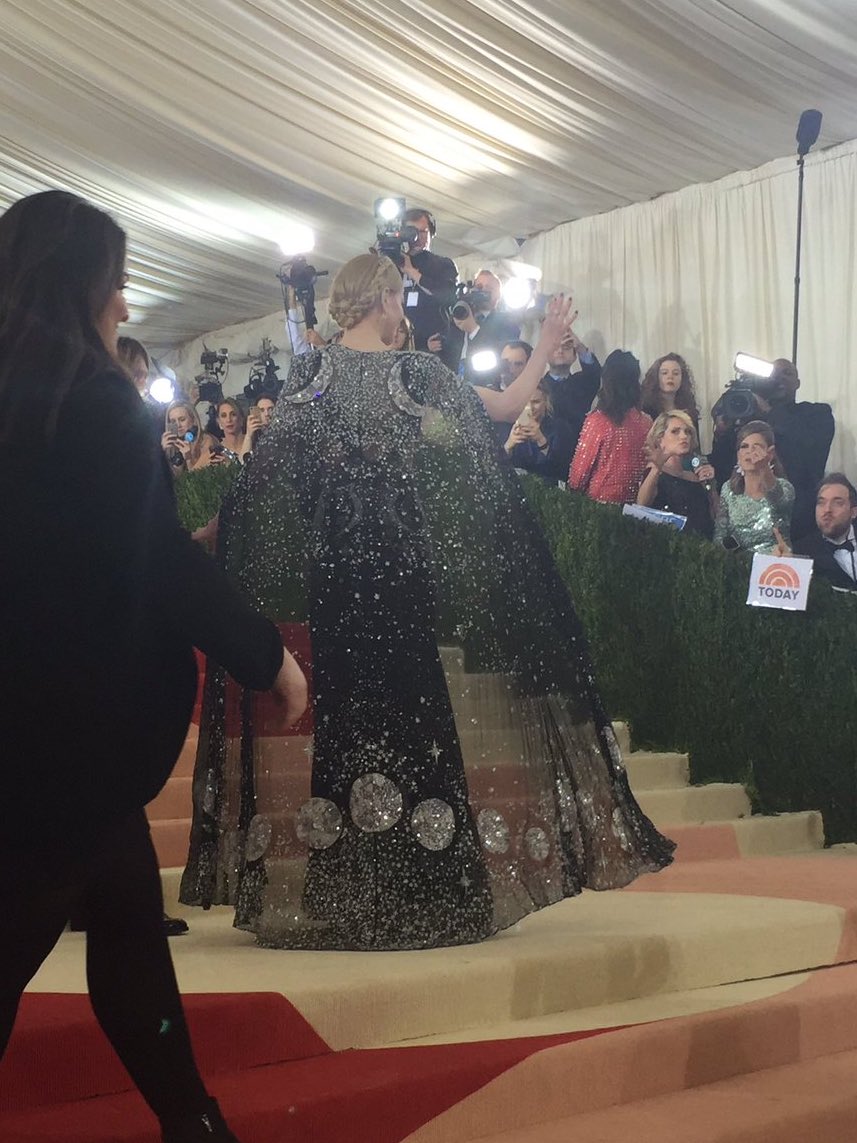 CoutureIsBeyond's tweet image. Nicole Kidman in Alexander McQueen Fall 2016/17 😍 #MetGala