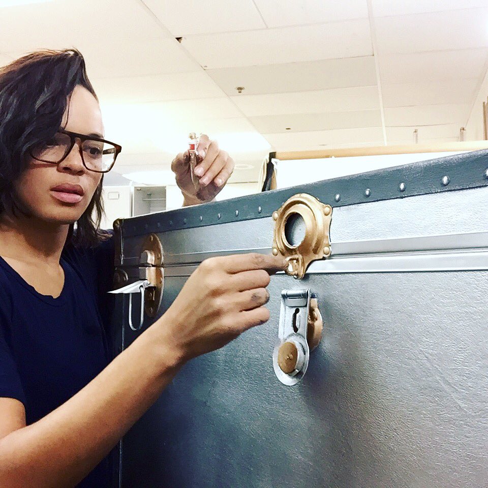 tweakitstudio's tweet image. The golden touch. #theshop #behindthescenes #tweakitshop