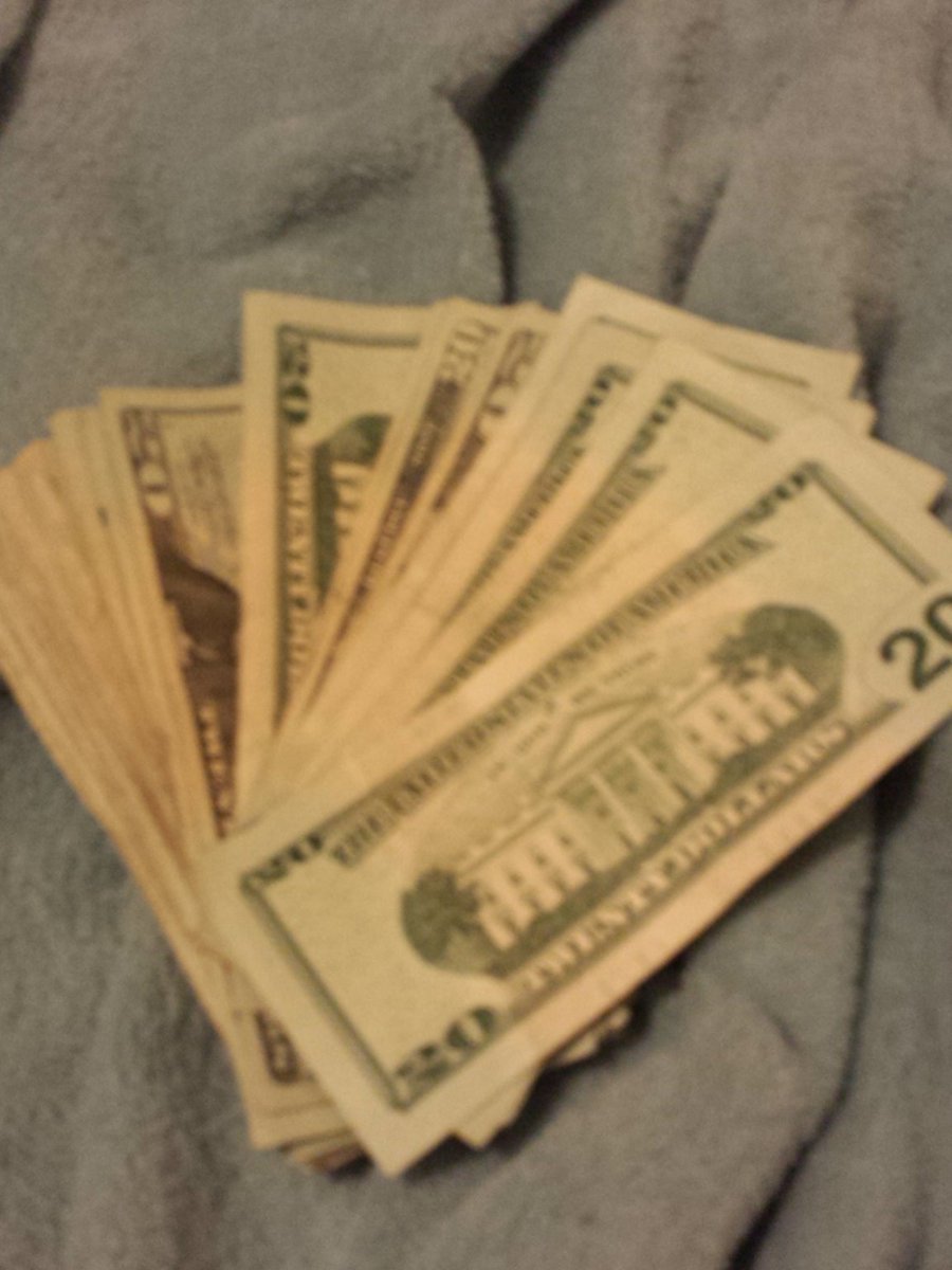 EbGriffeyKing's tweet photo. It's only Monday #honestmoney #TruckDriving 💰💰💰 https://t.co/DADoYGFNts