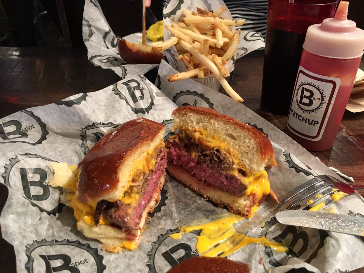 j0durand's tweet photo. Another perfectly cooked burger from @BSpotBurgers. @chefsymon plz bring back the Philly Wit burger full time! https://t.co/NgkrwBpD1l