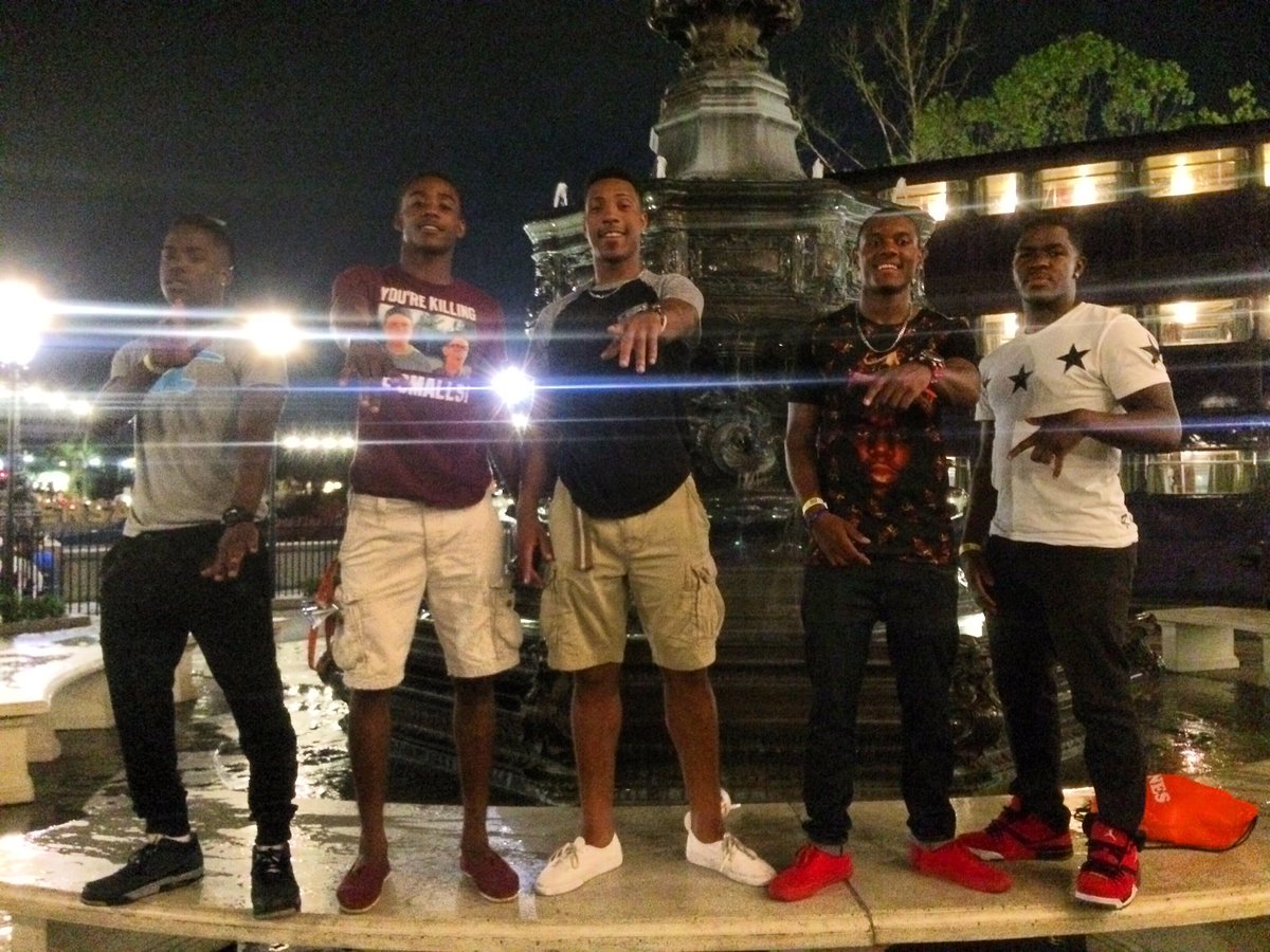 TheReal_DDavis's tweet photo. Y'all ain't seen a group like this π https://t.co/68fo5KCC9w