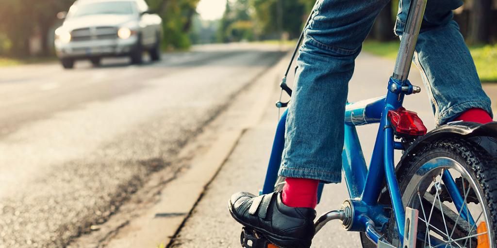 VUMCchildren's tweet image. Best tips for keeping kids safe on Bike to School Day, or anytime, via @southernhealth spr.ly/6011BW6Dl