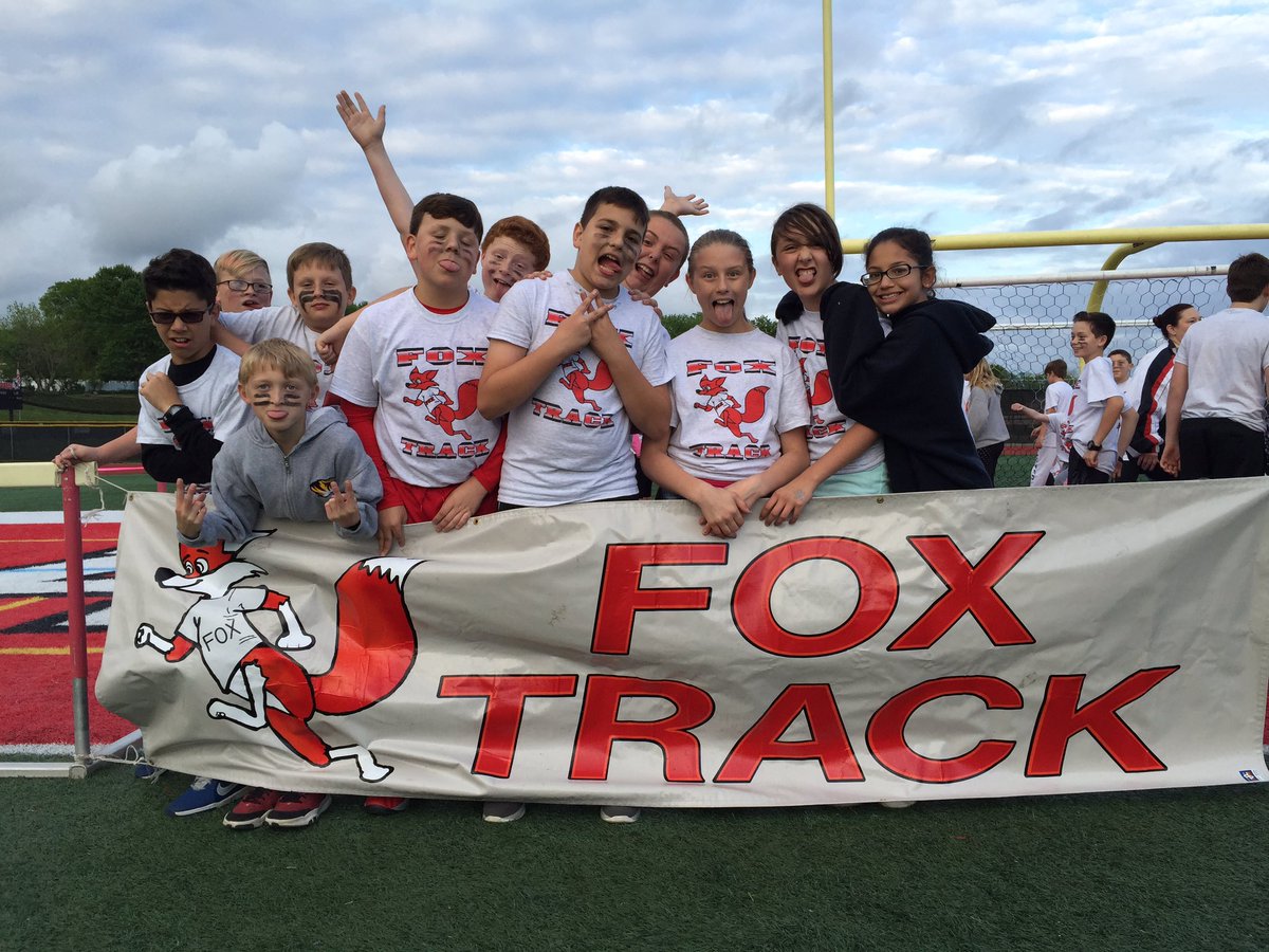MVJHS_WEAVER's tweet photo. Some of our most respected and well mannered athletes @FoxElementary #trackmeet  #makeafunnyface https://t.co/NIaTlyw4aD