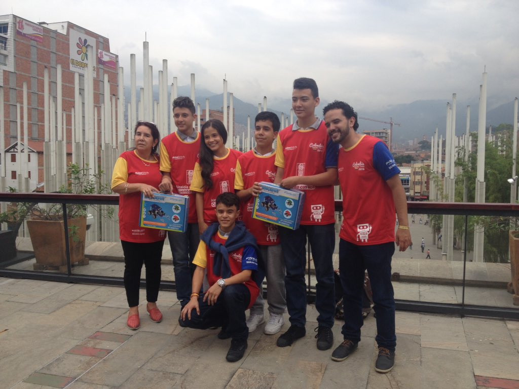 davidgiqui's tweet image. Gracias @FicoGutierrez @PygmalionCOL y @educacionmed por ayudar a cumplir los sueños de nosotros los jóvenes.