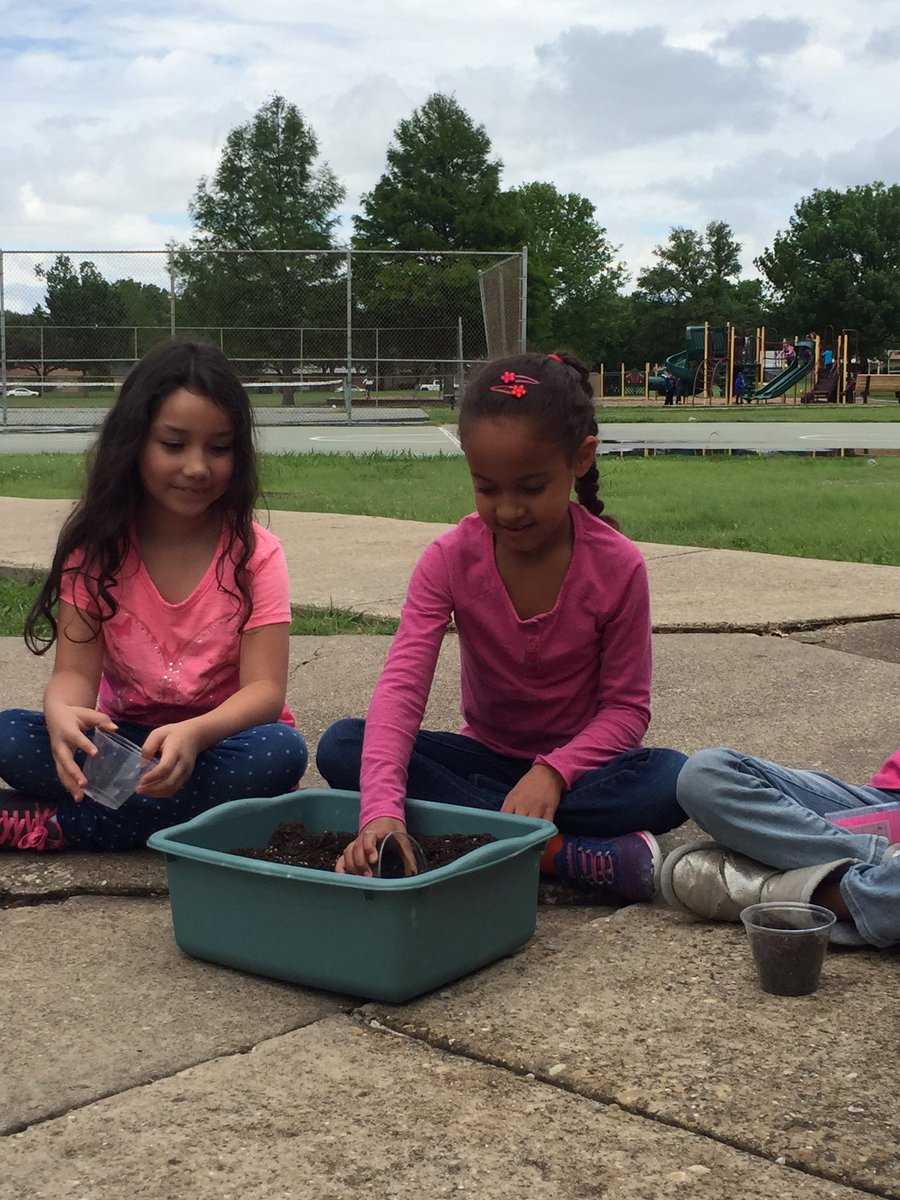 eamj1970's tweet photo. Planting seeds.....Happy Mother's Day 2016! #ruthes #misdtlap https://t.co/FjyKKbSrhQ