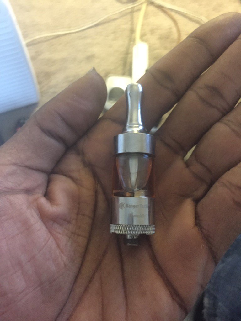 EPitmanSr's tweet image. #vapelife my #kangertech #protank3 full of that #DonFizzle from #haze