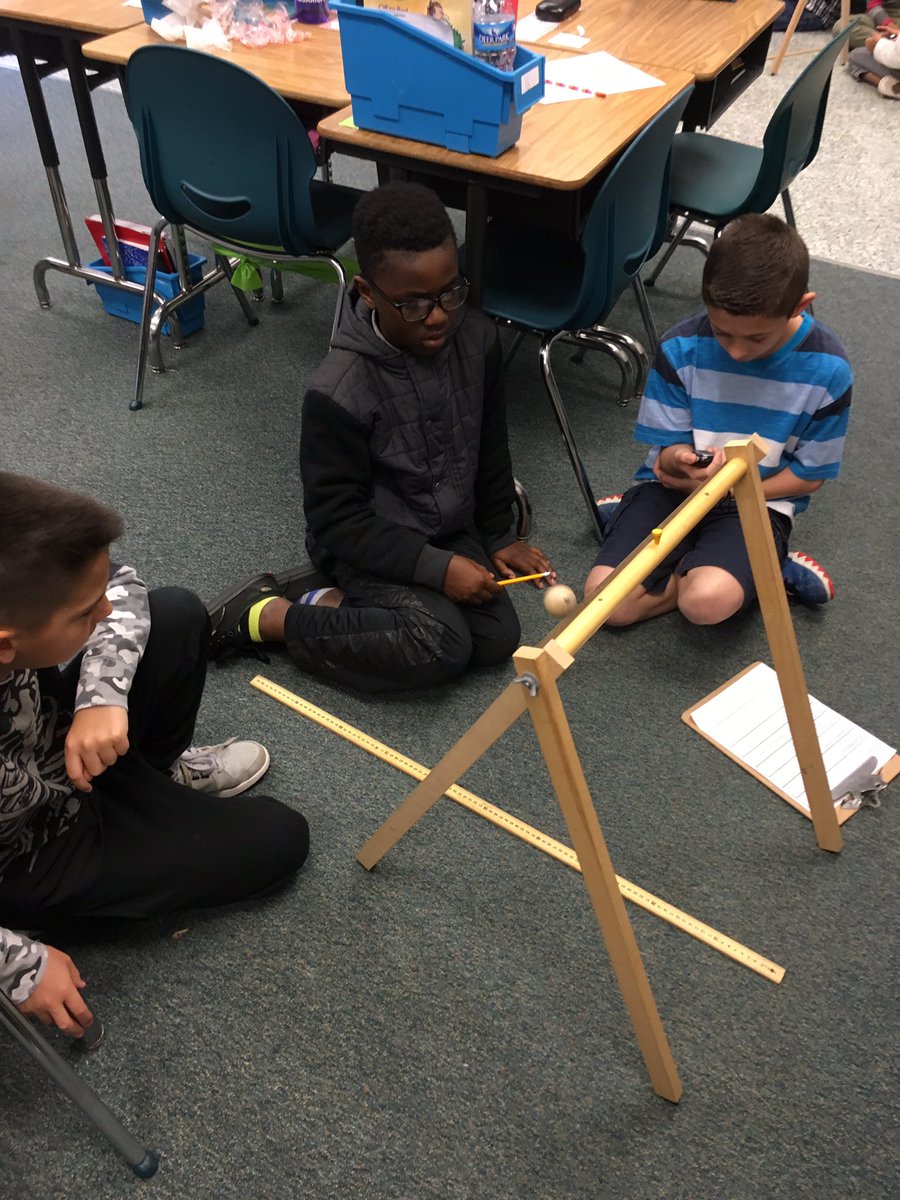 MsGLSES's tweet photo. #scientists #in #the #making! #experimental #design #pendulum #experiment @LortonStationES @DanLindsay82 https://t.co/oLuJ5ozXwE