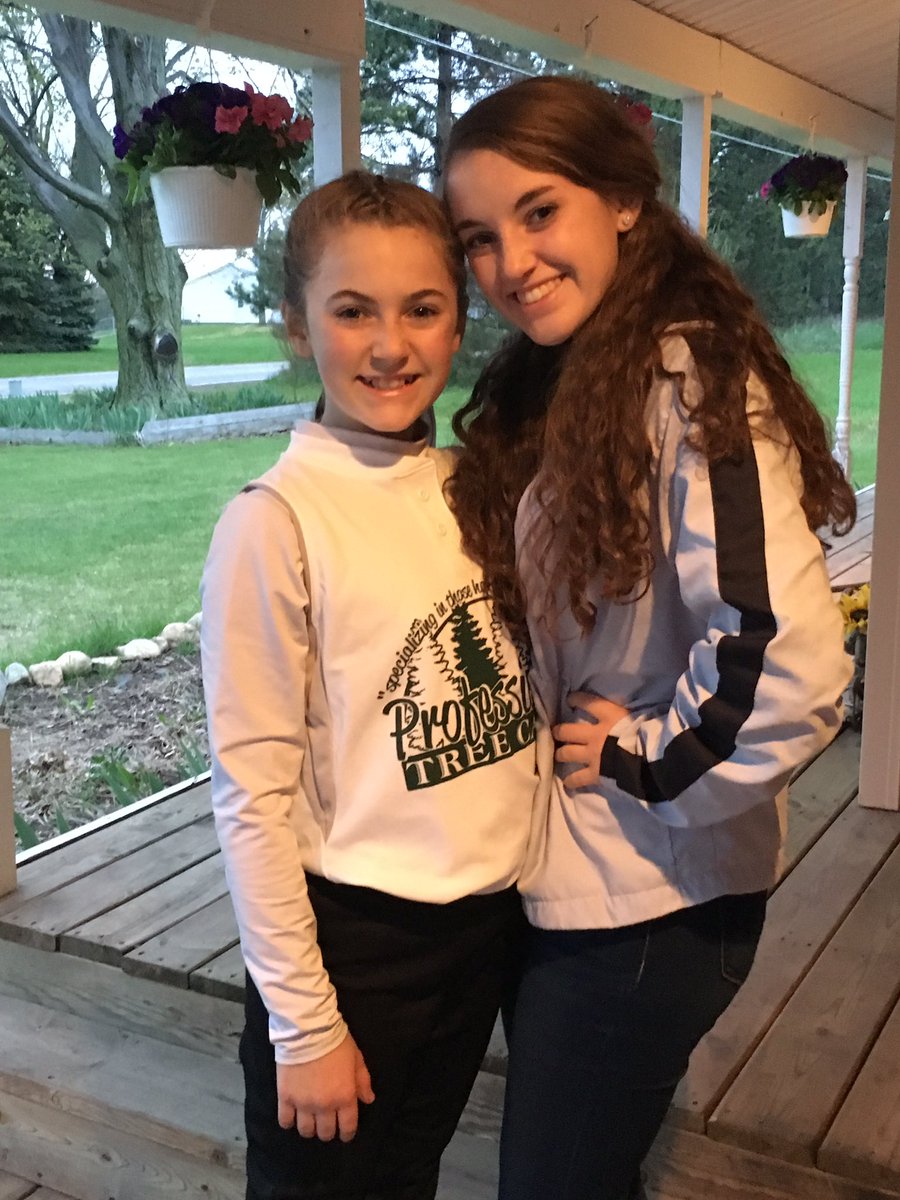 madison_mckey's tweet photo. love supporting my lil sis💕 #GoAud https://t.co/kh5Y1YopKo