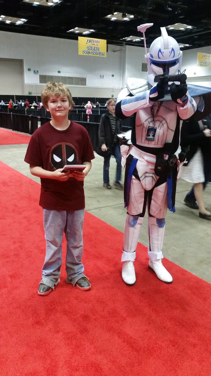 CalPalsFlower's tweet photo. Had so much fun at @indianacomiccon. Definitely going next year. https://t.co/8HKcxuwxDO