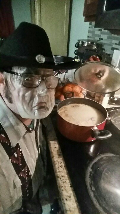 corpse_in_tv's tweet photo. #bonesboiler #brothmaking #soups https://t.co/Z3feMMiXL8