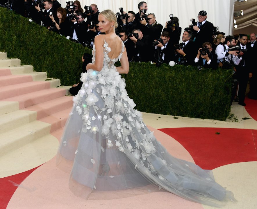 FashionWeek's tweet photo. It's Lit: @karolinakurkova sports a light-up gown by @nyfw's @MarchesaFashion at the #MetGala. https://t.co/5V5CwhJ0Qz