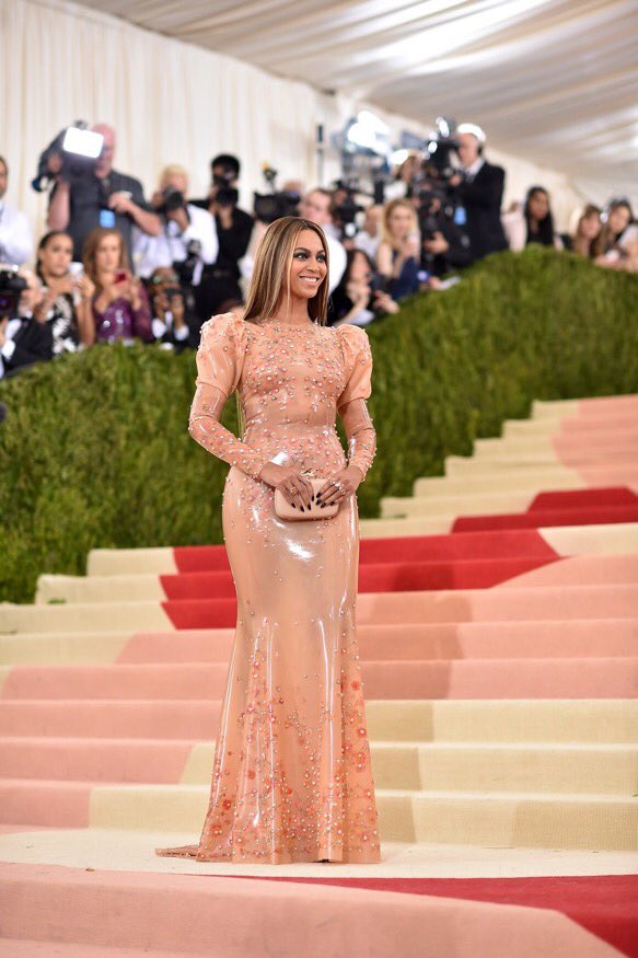 IGotNewsForYouB's tweet photo. 😍 Queen B! Guapísima!
#MetGala ✨❤️ https://t.co/T5tOglq8ij