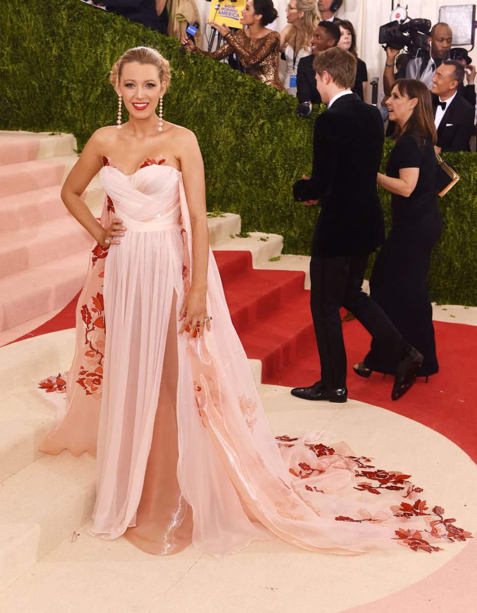 wwd's tweet photo. .@blakelively arrives in @Burberry at the #MetGala red carpet https://t.co/TWRUAsrvz5