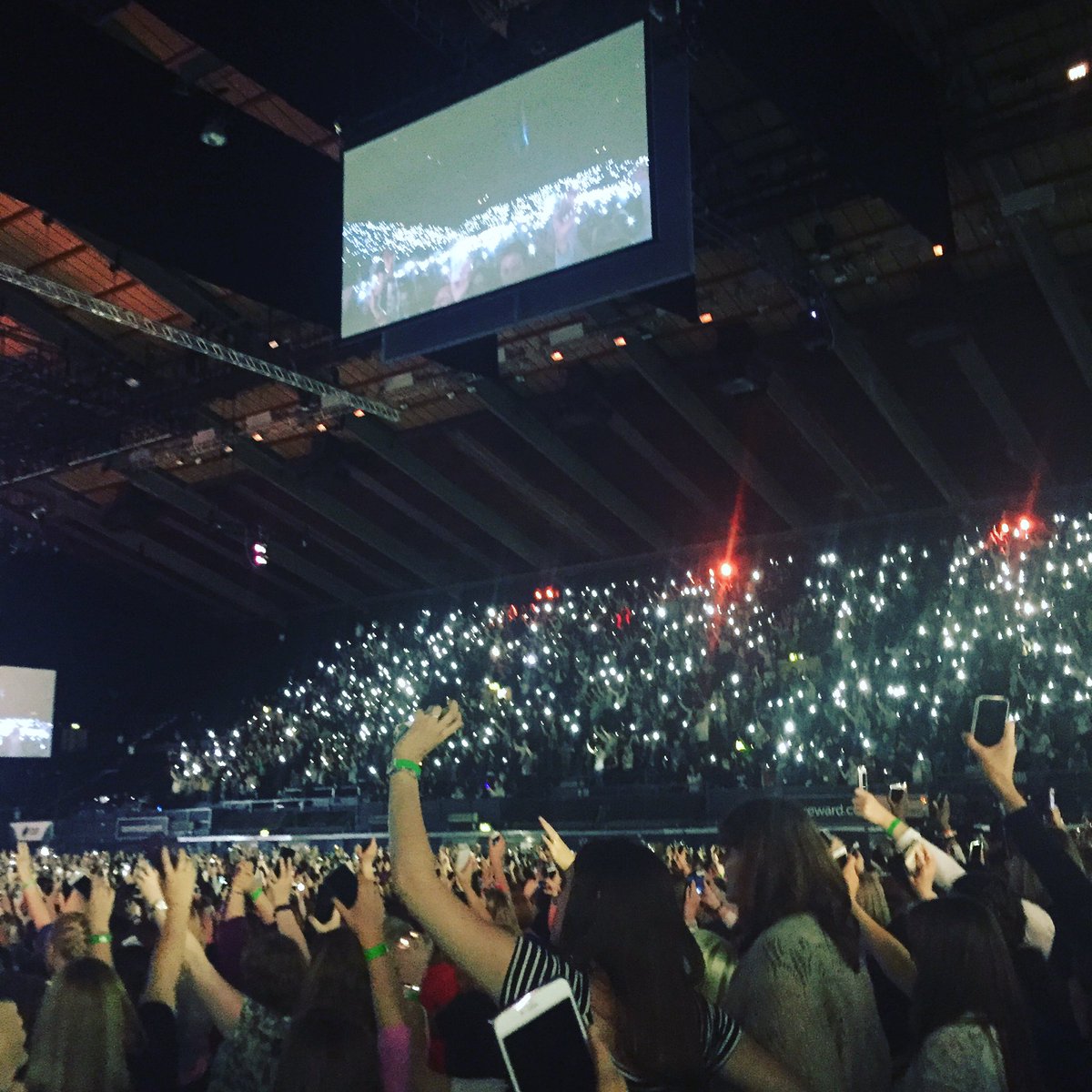 diana_vitto's tweet photo. #hillsong #colorconference in London was awesome! Going again next year! It is a habit! Bless you ladies! https://t.co/j0gyrMJrro