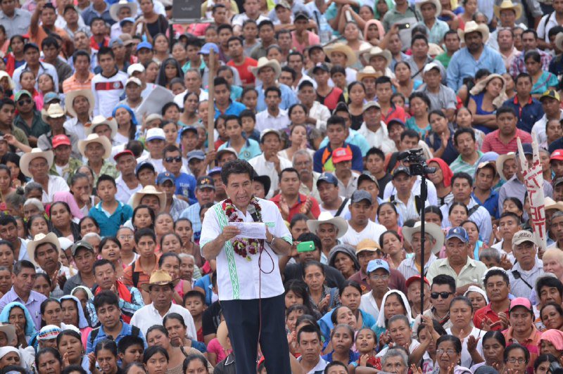 Red_JPVeracruz's tweet photo. .@HectorYunes continua gira por el norte de Veracruz, visitó a habitantes del municipio de Ixhuatlán de Madero,Ver. https://t.co/4T89gpiuqz