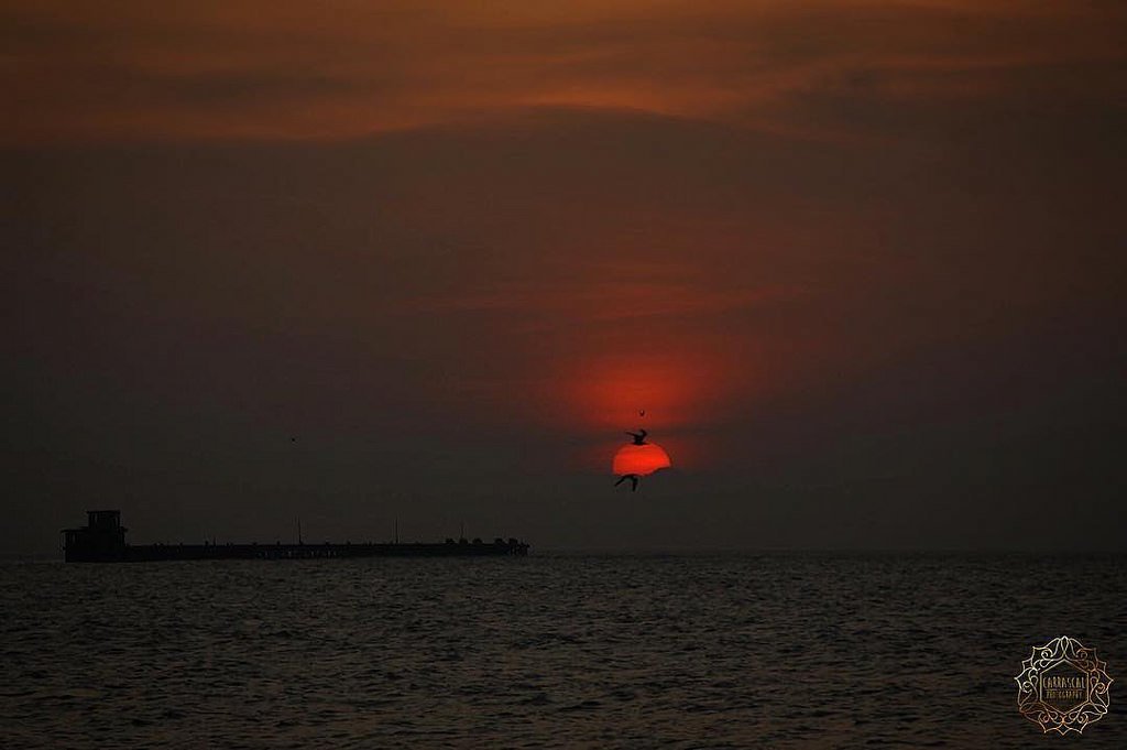 enmicolombia's tweet photo. en Instagram, @carrascalcesar publicó: Atardecer Caribe, Pto Colombia. #Carrascalphotography #Barranquilla #Colombi… https://t.co/ksQ4ul7fYb