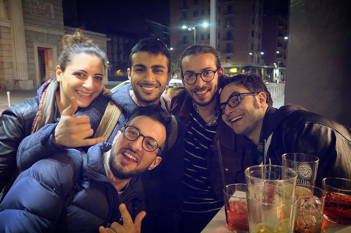 SassanoSax's tweet photo. π¨βπ¨βπ¦πͺπ±π€π»
#afterwork #colleagues #Marta #Leo @antonysax #rocknroll #friends #american #DadLeo #Tal_Samson #photo https://t.co/NoUqNt7D5v