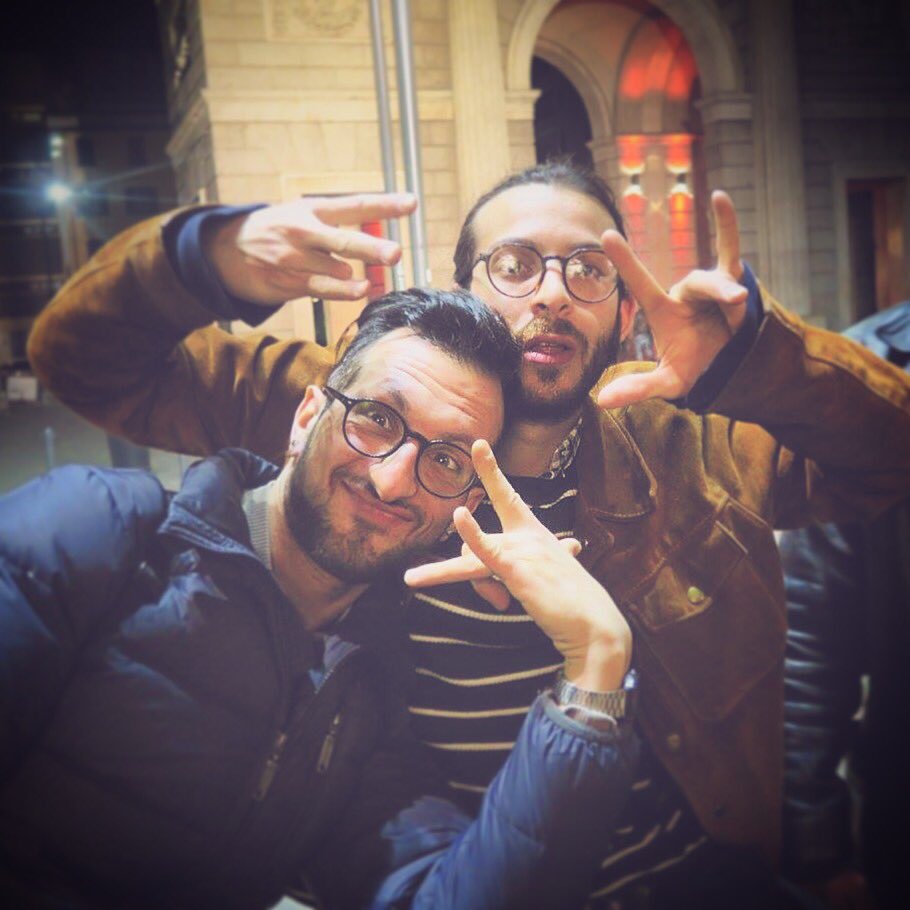 SassanoSax's tweet photo. π¨βπ¨βπ¦πͺπ±π€π»
#afterwork #colleagues #Marta #Leo @antonysax #rocknroll #friends #american #DadLeo #Tal_Samson #photo https://t.co/NoUqNt7D5v