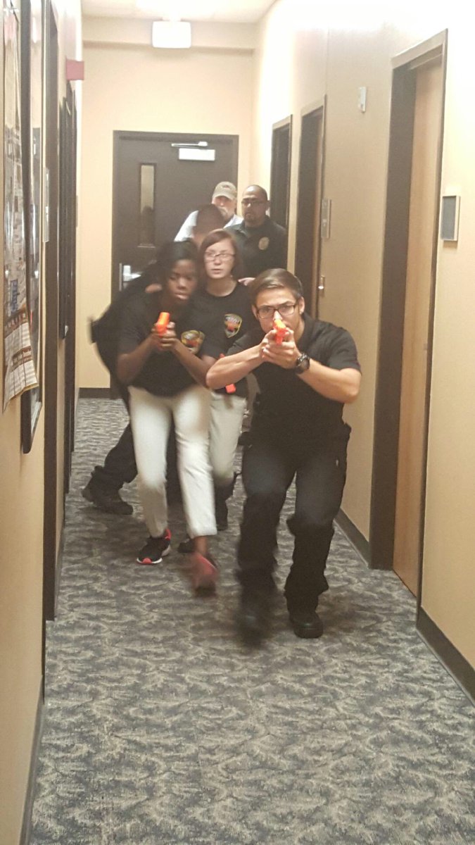 Explorers1103's tweet image. Explorers training on building searches.