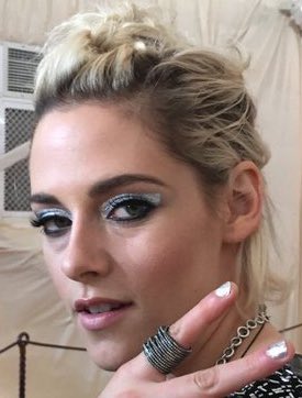 KstewSlay's tweet photo. QUEEN OF THE #MetGala #MetGala2016 #KristenStewart https://t.co/UAgrN81lls