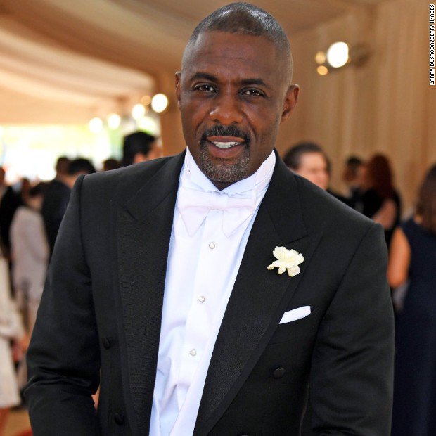 CNN's tweet photo. Photos: On the red carpet at the 2016 #MetGala https://t.co/MVsz78Z3W3 https://t.co/yAdCLsRP0N