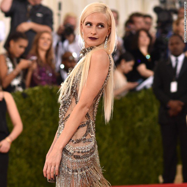 CNN's tweet photo. Photos: On the red carpet at the 2016 #MetGala https://t.co/MVsz78Z3W3 https://t.co/yAdCLsRP0N
