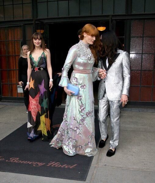 fsogindia's tweet photo. #DakotaJohnson arriving at Met Gala 💖 https://t.co/VuNKplKKIn