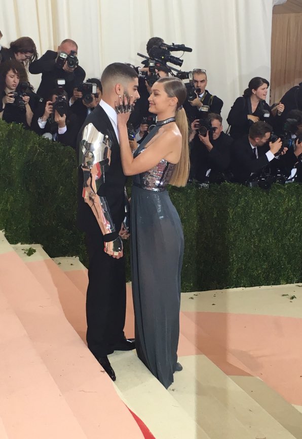 .<a href="/zaynmalik/">zayn</a> and @GiGiHadid arrive together on the #MetGala red carpet. #ZaynMalik #GigiHadid