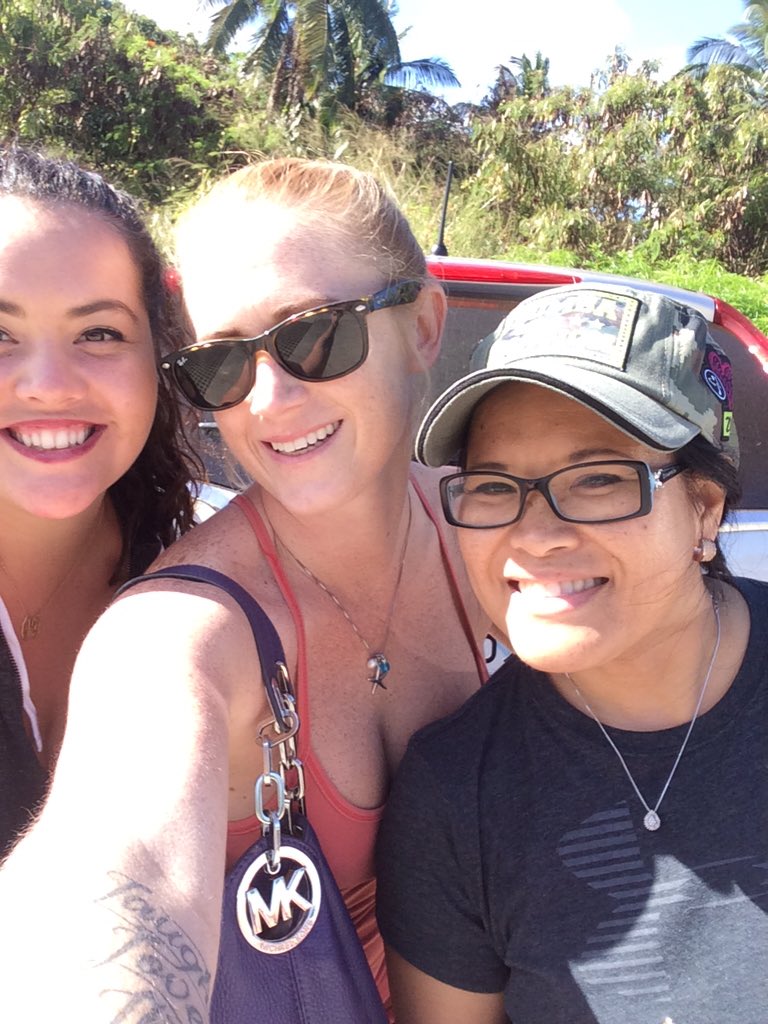king_jillian's tweet photo. @LadyLiko31 @KauaiDiamond @jaLOWEha @fee_alohajenny https://t.co/0WY0T1G9YK