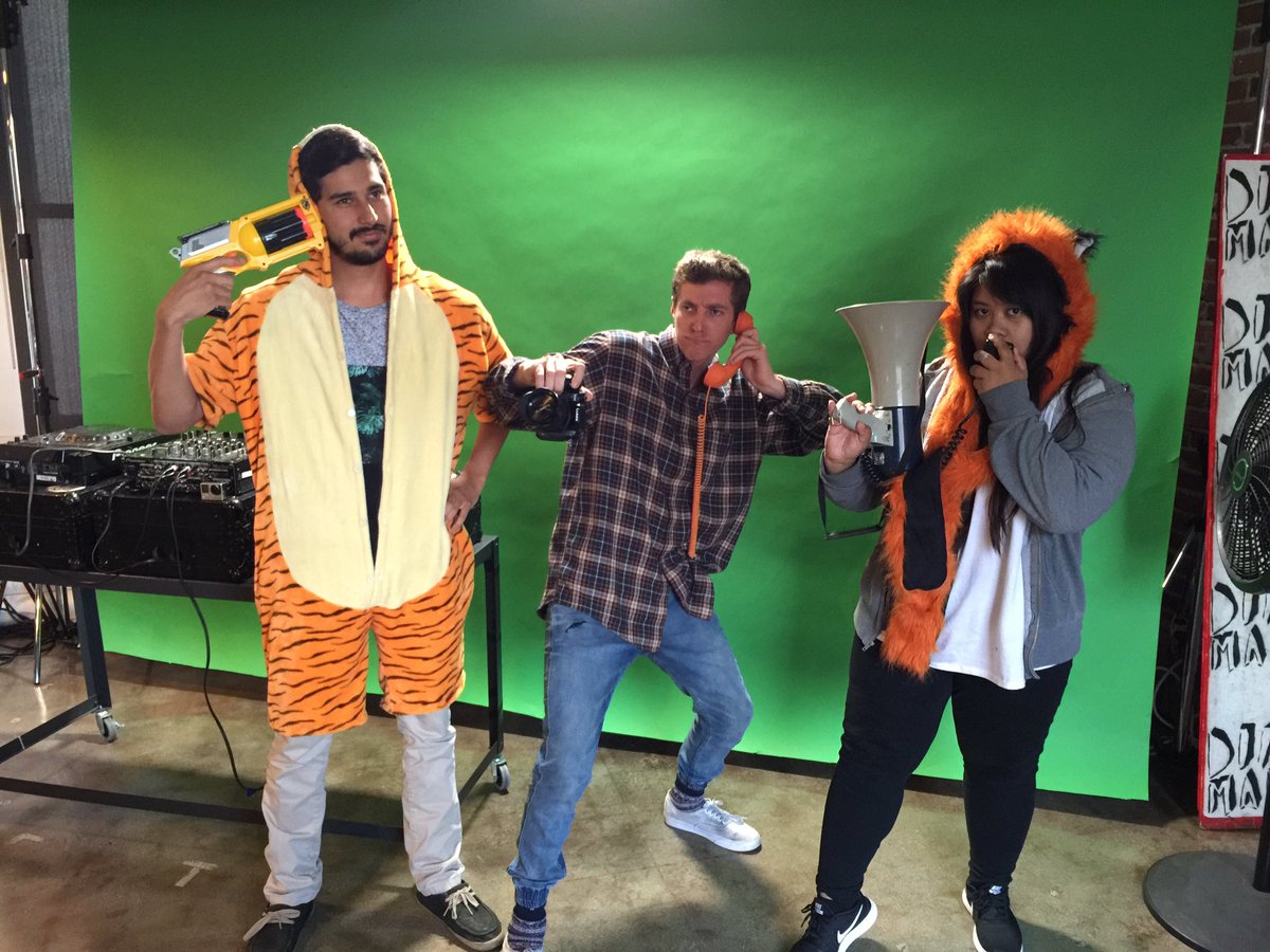 dimmak's tweet photo. Say what's up to the Dim Mak Video Team!! 🎥📽📹📸📷#MeanwhileAtDimMak 
@KingKort @ryan_goslyng @pbjsotomango https://t.co/STDeZvVRlX