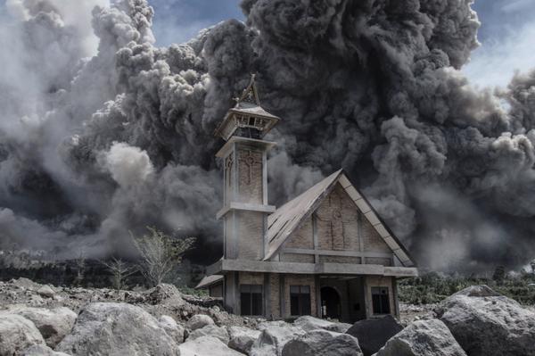 #Abandoned #church during another eruption in #Karo, #Indonesia. Wanna book your travel? -> goo.gl/6GOQyv?d3BFn