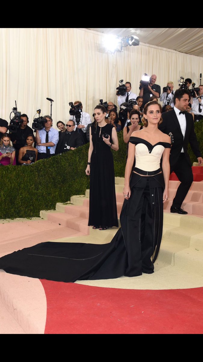 OneScatterbrain's tweet image. Emma in #MetGala 😍 @EmWatson 🌹