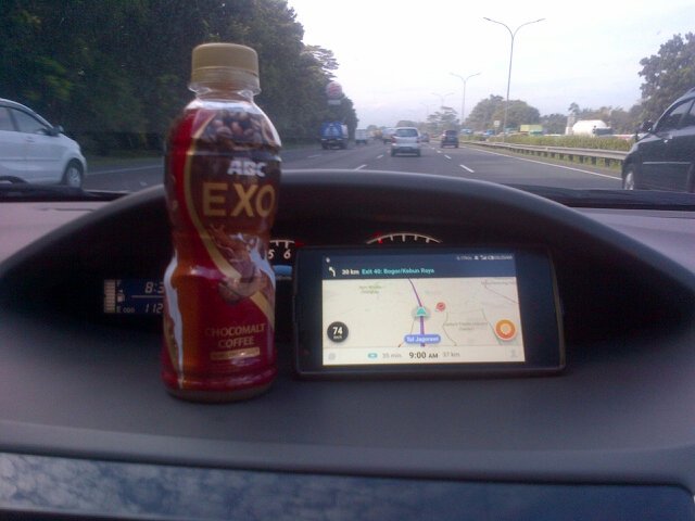hadisetiaw4n's tweet photo. @kopimantapABC milk coffee&amp;Chocomalt coffee, Waze sebagai petunjuk jalan dan #ABCEXOcoffee sebagai penyegar dahaga:) https://t.co/eGObmUqsuf