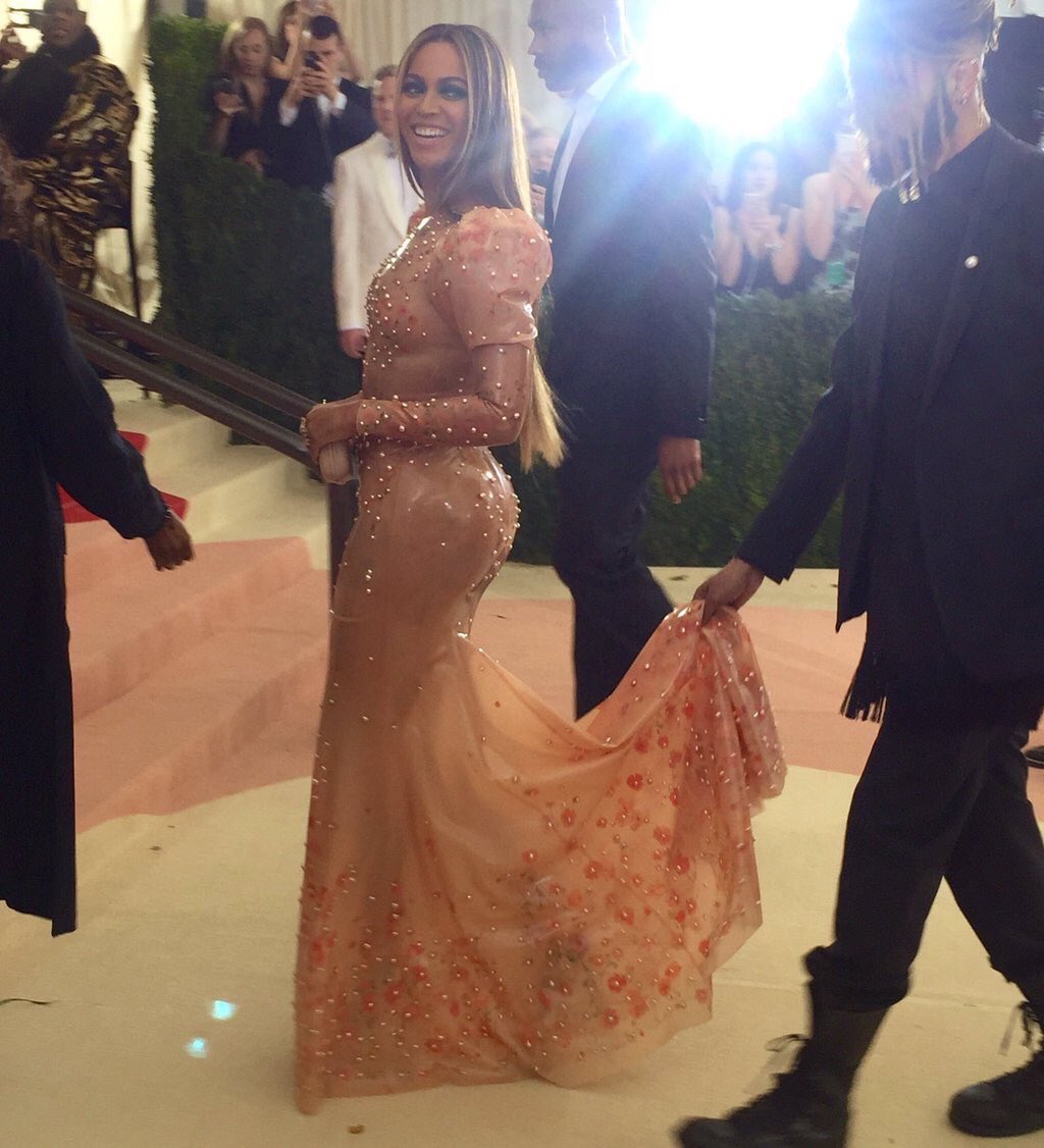 metgala2k16 tweet picture