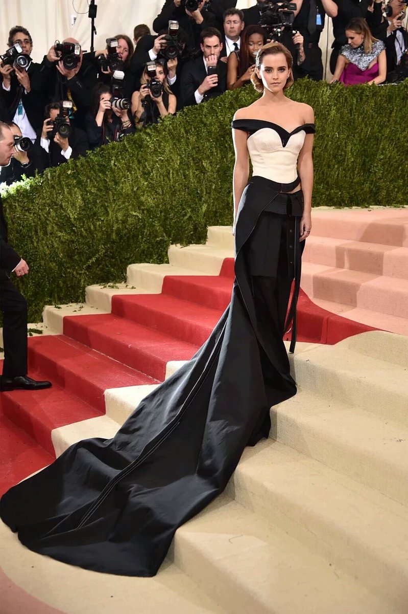 EiProfeta's tweet photo. Emma Watson en la #MetGala. Perfecta como siempre. https://t.co/xuC8M9kS52