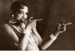 SpiesVespers's tweet photo. Working for #LaRésistancefrançaise, #JosephineBaker used #secretwriting on sheetmusic for her intelligence reports https://t.co/BMHs38cnWz