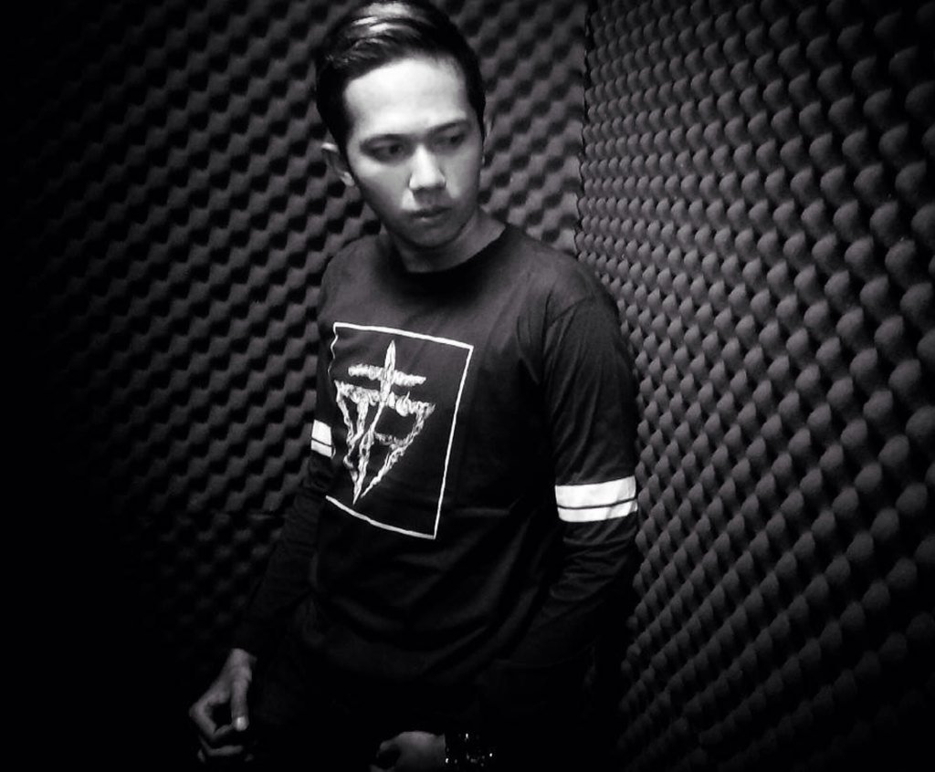 Crosslogo longsleeve tshirt now available at dealers and online. Grab it!