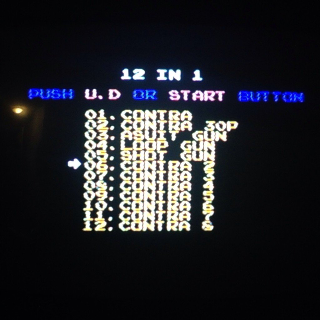 y2_ca's tweet image. 001 contra 1
魂斗羅(海外版)。コピー元は別のコピーソフト？最初に12in1とか書かれた選択画面が出てくる。
因みに魂斗羅2〜8って書かれてるのはステージセレクト。続編ではない。

#nes #400in1