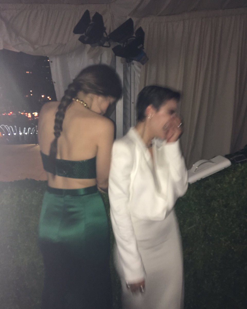 HaileeSteinfeld's tweet photo. dysfunctional.

@halsey https://t.co/JsuAJsXGKQ