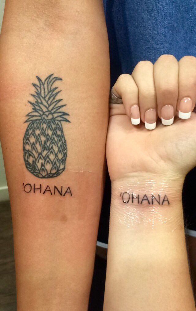 AubreyLaitsch's tweet photo. SO grateful that even though I'm moving thousands of miles away, my 'Ohana will always be there for me #frousins 🍍👭💉 https://t.co/PImagJeqtR