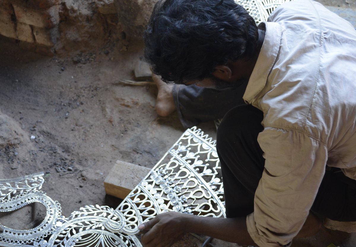 Takshni's tweet photo. #wall_installation #handcrafted #lost_wax_casting #brass #SkillIndia #bill_and_melinda_gates_foundation #Takshni https://t.co/WhhPrpW3gz