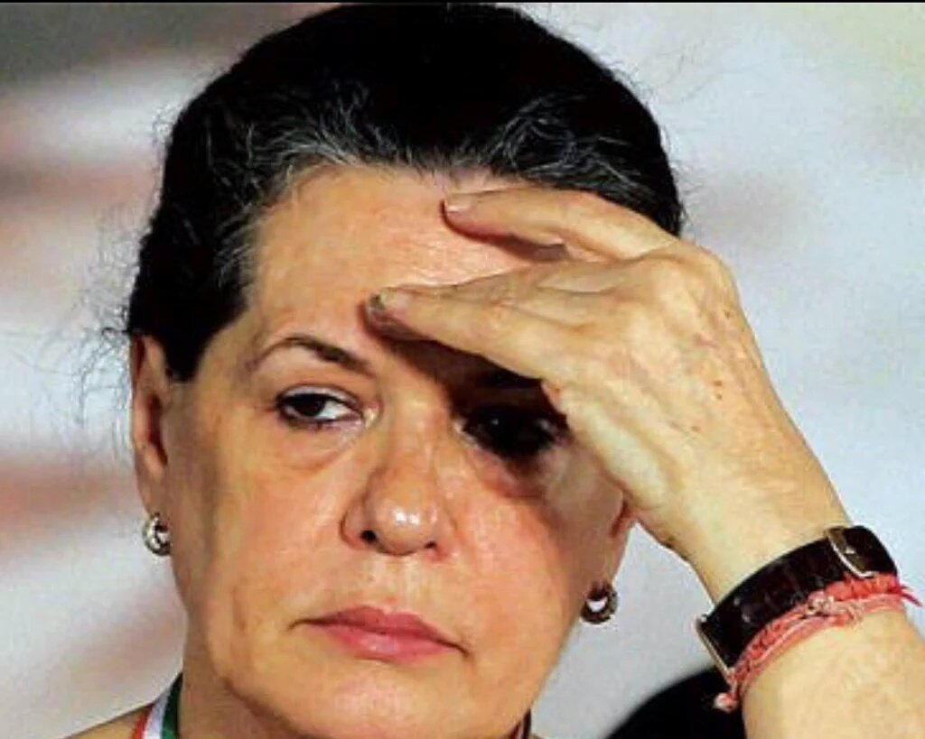 VisVp's tweet photo. #CrimesOfSoniaGandhi starts with #BoforceScam to #AugustaWestLand counts to be almost 42 big scams. #ShamelessSonia https://t.co/0waktxxwoE